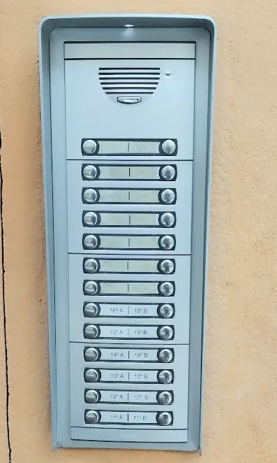 P12 - Renovación Interfono (Base Fijo Placa 4U)